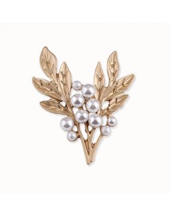 XSB012 - Floral Pearl Brooch